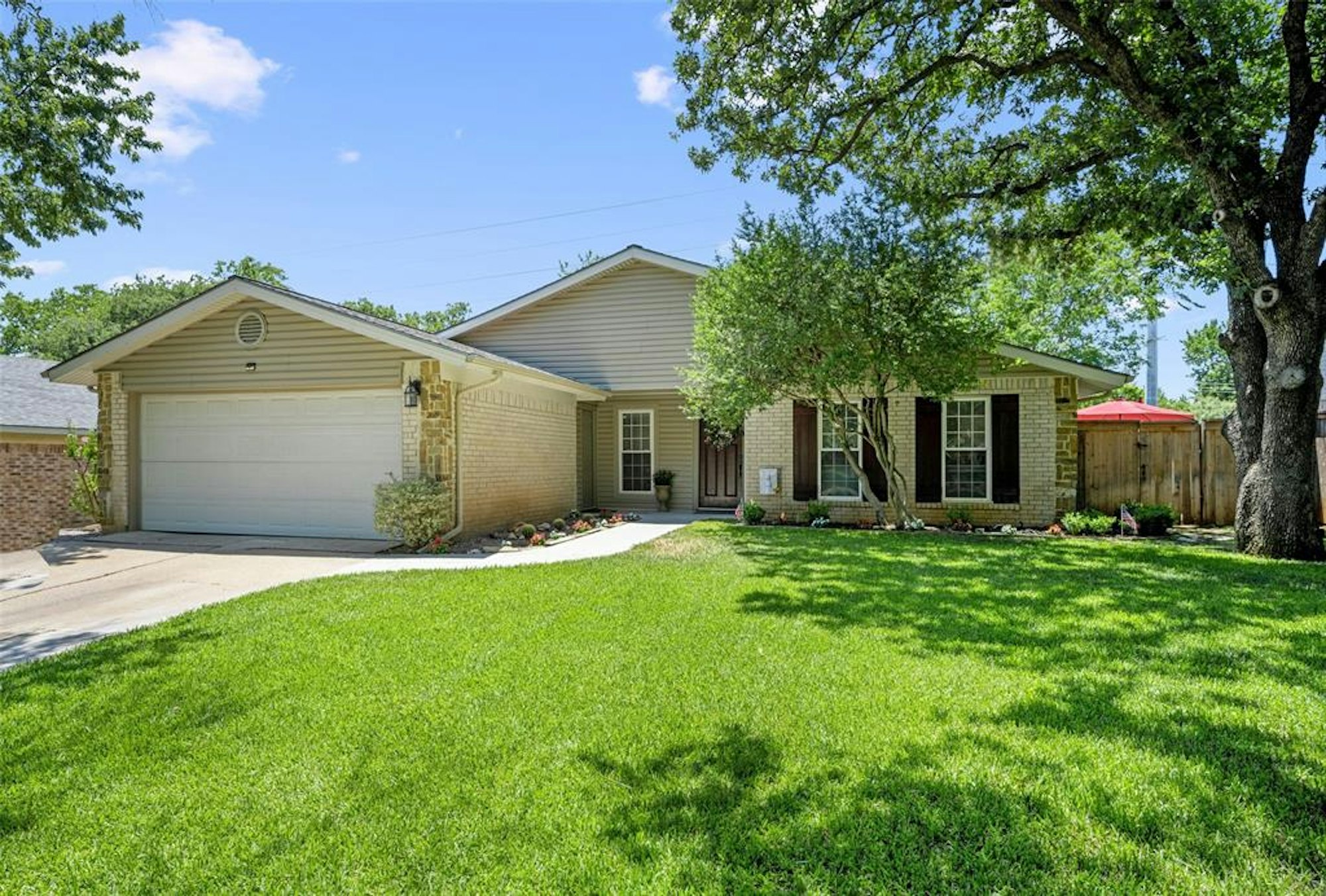 Photo 1 of 27 - 3109 Story Ln, Bedford, TX 76021