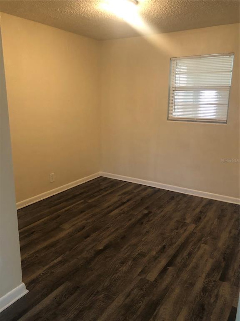 Photo 5 of 11 - 4910 Rhode Island Ct, Jacksonville, FL 32209