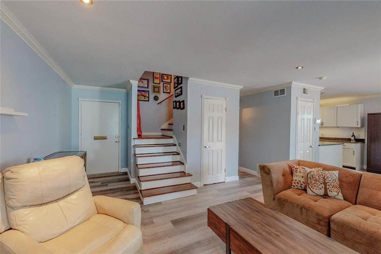 Photo 5 of 28 - 5021 N Hall St, Dallas, TX 75235