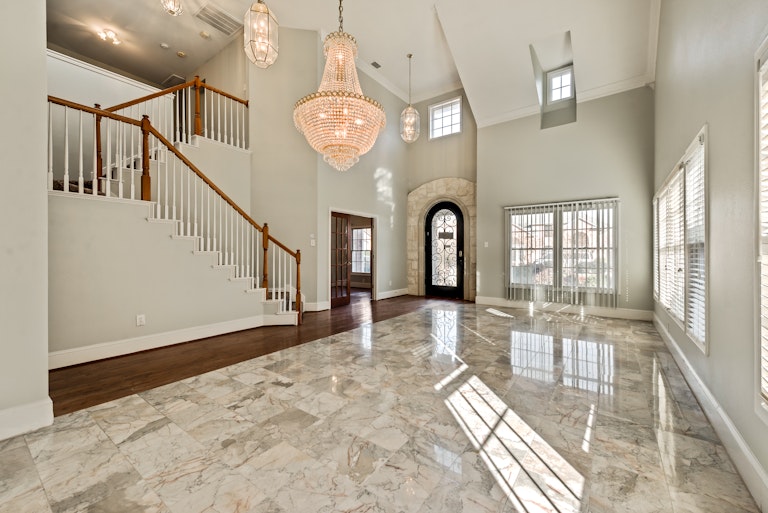 Photo 4 of 31 - 3612 Amber Hills Dr, Dallas, TX 75287