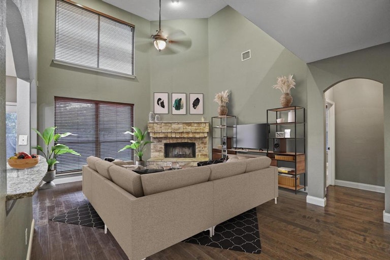 Photo 4 of 38 - 2921 Pioneer Park Dr, Flower Mound, TX 75022