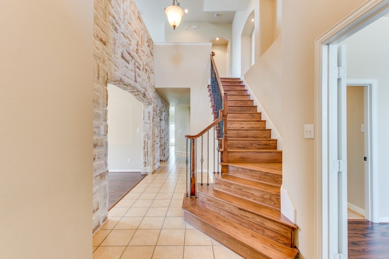 Photo 4 of 38 - 1716 Lake Wood Trl, Little Elm, TX 75068
