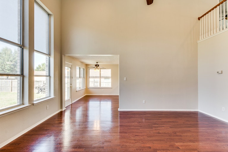 Photo 4 of 35 - 1011 Hanover Dr, Forney, TX 75126
