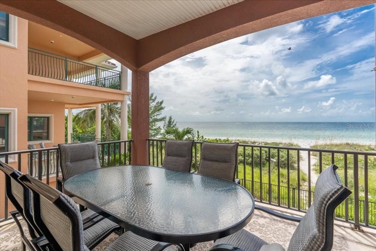 Photo 28 of 58 - 9548 W Gulf Blvd, Treasure Island, FL 33706