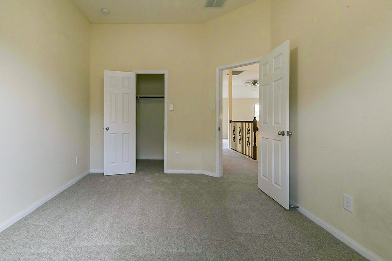 Photo 23 of 31 - 5703 Langham Dawn Ln, Houston, TX 77084