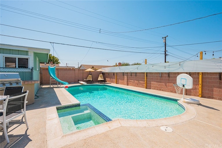Photo 22 of 38 - 8071 San Hacienda Cir, Buena Park, CA 90620