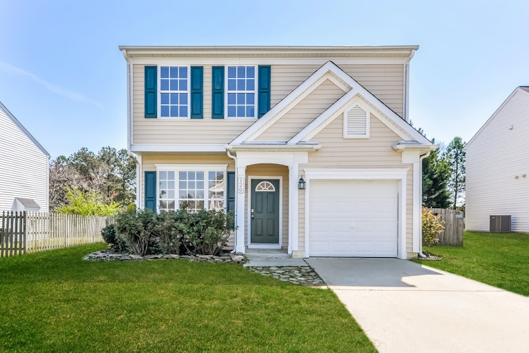 Photo 1 of 25 - 120 N Honey Springs Ave, Fuquay Varina, NC 27526