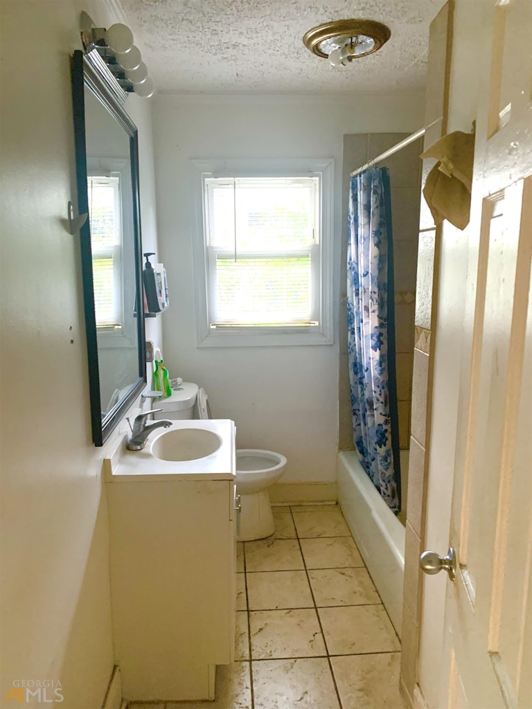 Photo 9 of 12 - 1876 Connally Dr, Atlanta, GA 30344