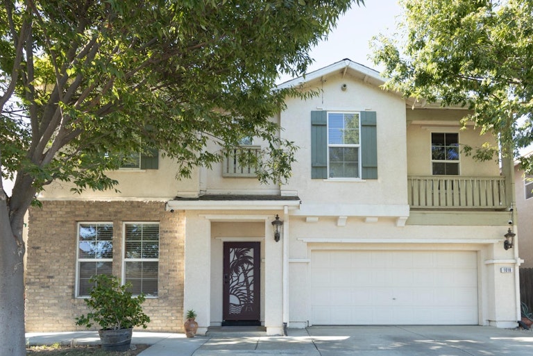Photo 2 of 36 - 1002 Heritage Way, Yuba City, CA 95991