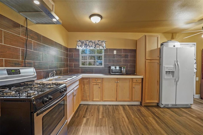 Photo 10 of 29 - 612 Highland Dr, Arlington, TX 76010