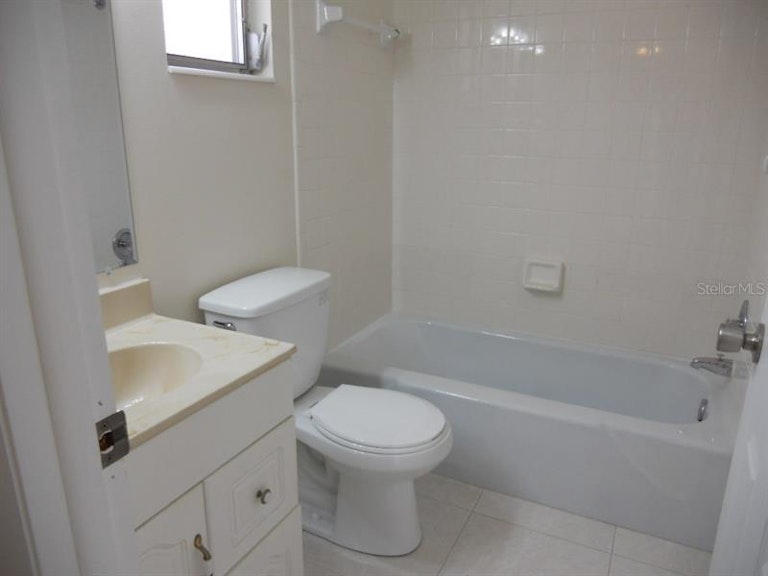 Photo 14 of 22 - 2312 Terry Ln, Sarasota, FL 34231
