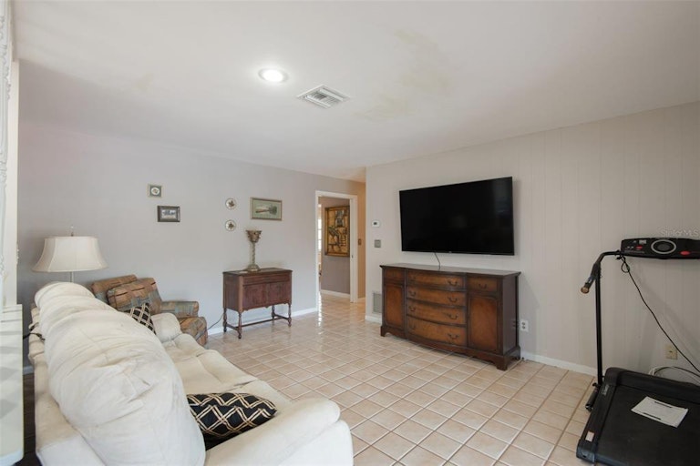 Photo 18 of 42 - 372 Westwinds Dr, Palm Harbor, FL 34683