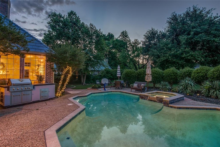 Photo 24 of 28 - 1204 Chatsworth Dr, Colleyville, TX 76034