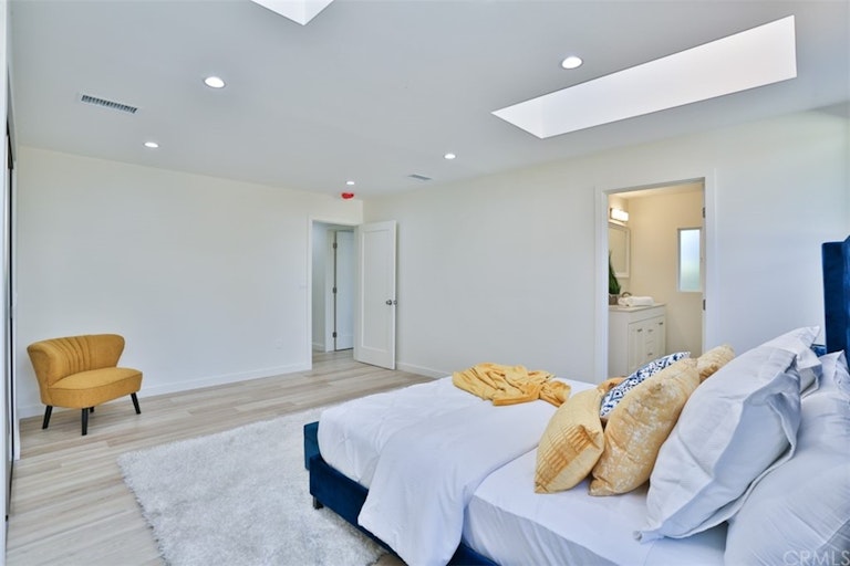 Photo 24 of 36 - 4211 W Woodland Ave, Burbank, CA 91505