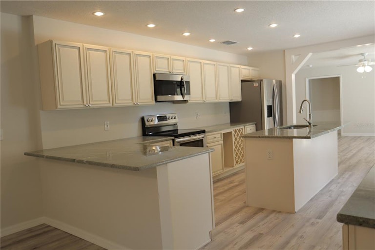 Photo 8 of 19 - 8321 Philadelphia Ave, Spring Hill, FL 34608