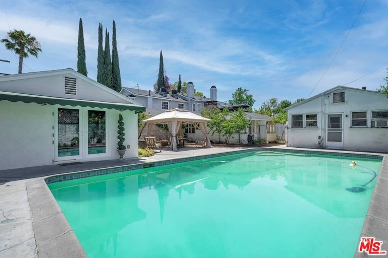 Photo 27 of 45 - 10643 Blix St, North Hollywood, CA 91602