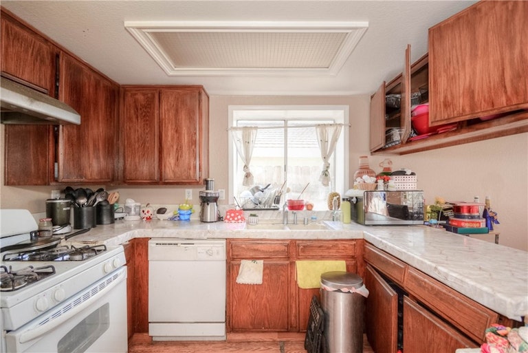 Photo 15 of 35 - 856 S Tamarisk Ave, Rialto, CA 92376