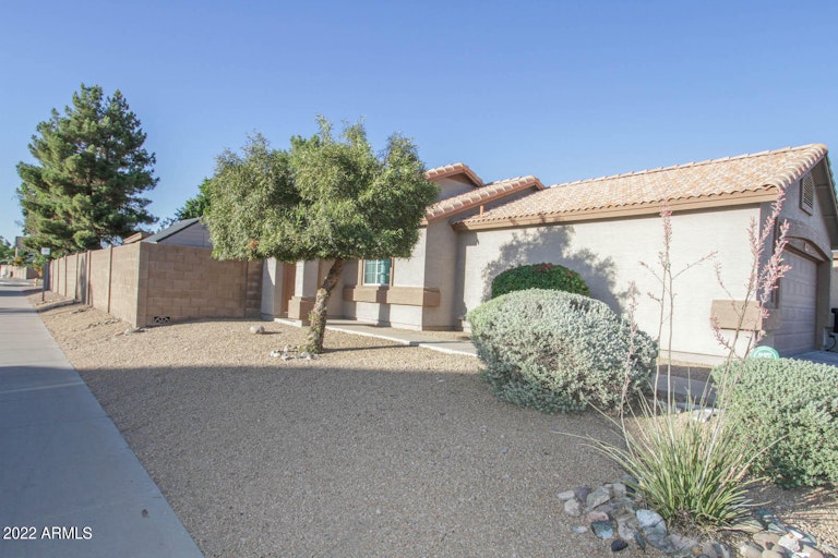Photo 2 of 44 - 3048 W Zachary Dr, Phoenix, AZ 85027