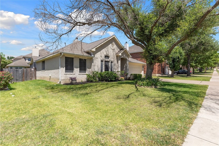 Photo 4 of 32 - 1104 Terra St, Round Rock, TX 78665