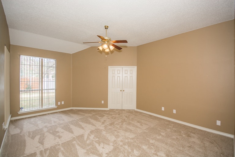 Photo 18 of 30 - 2906 Spartacus Dr, Grand Prairie, TX 75052