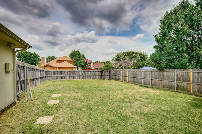 Photo 24 of 28 - 6910 Todd Ln, Sachse, TX 75048