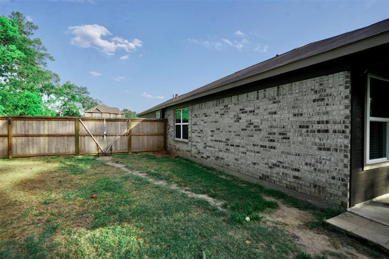 Photo 18 of 19 - 3033 Tulip Poplar Trl, Conroe, TX 77301