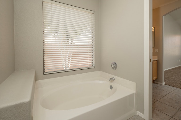 Photo 15 of 25 - 6420 W Muriel Dr, Glendale, AZ 85308