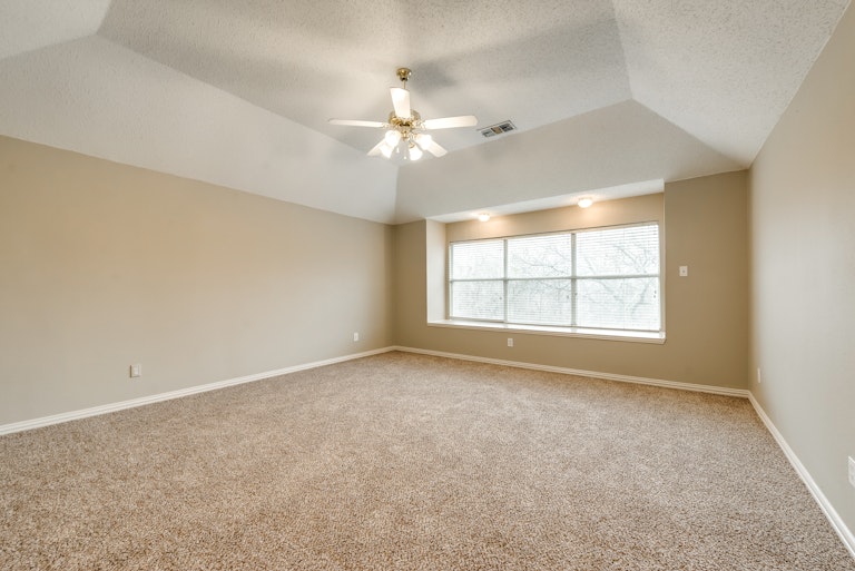 Photo 18 of 30 - 6119 Widgeon Ct, Sachse, TX 75048