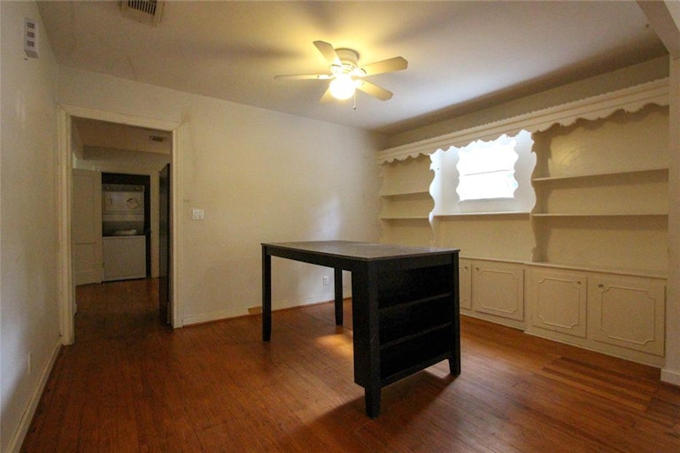 Photo 9 of 15 - 892 Mansfield St, Houston, TX 77091