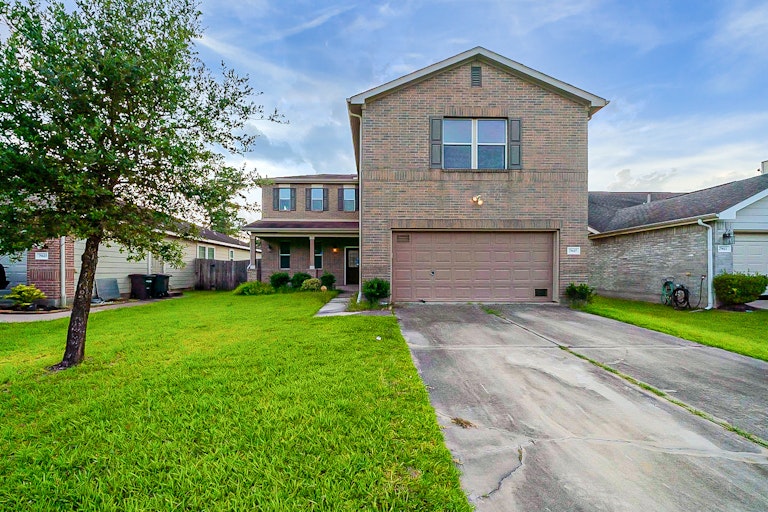 Photo 1 of 37 - 29607 Legends Place Dr, Spring, TX 77386