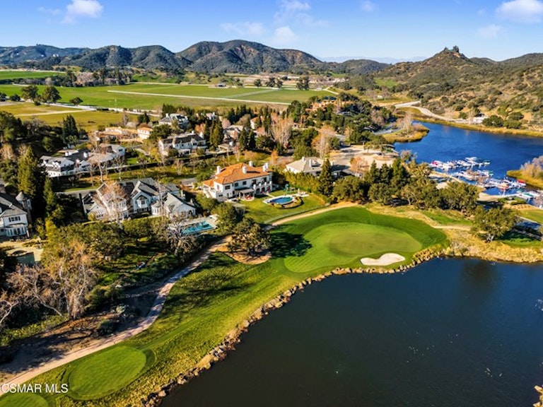 Photo 62 of 80 - 208 W Stafford Rd, Thousand Oaks, CA 91361