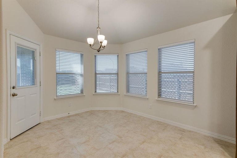 Photo 18 of 35 - 7600 Northumberland Dr, Fort Worth, TX 76179