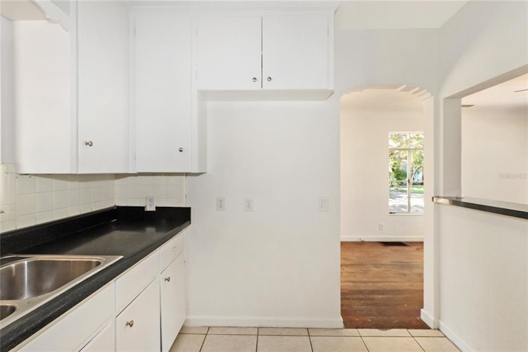 Photo 12 of 35 - 2601 Upton St S, Gulfport, FL 33711