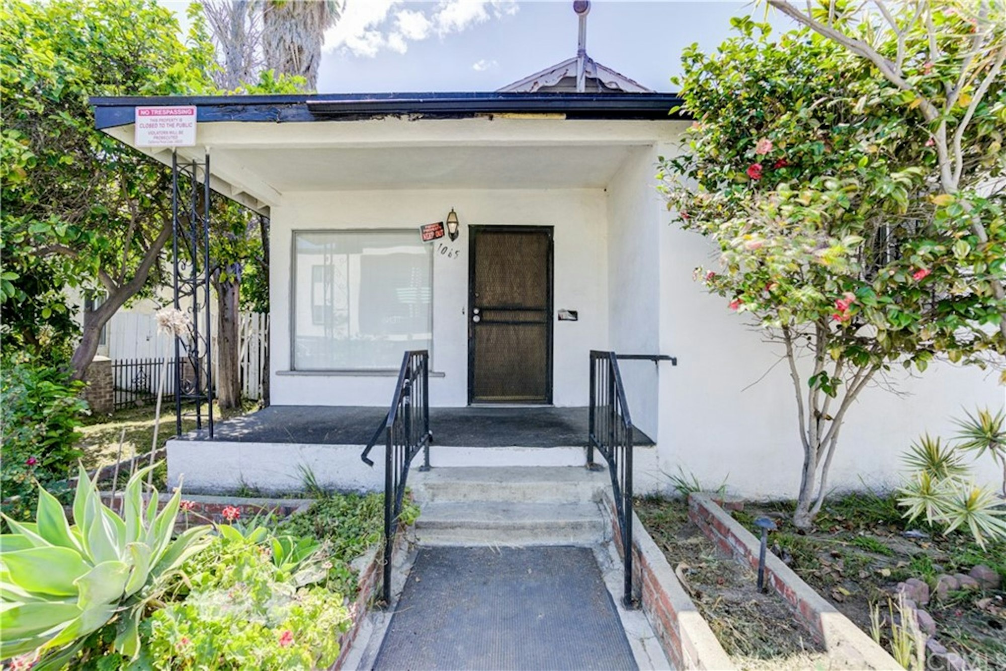 Photo 1 of 18 - 1065 Olive Ave, Long Beach, CA 90813
