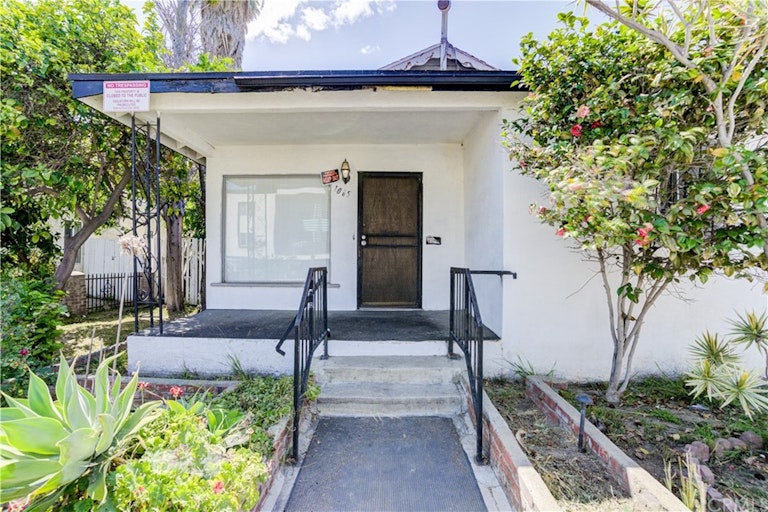 Photo 1 of 18 - 1065 Olive Ave, Long Beach, CA 90813