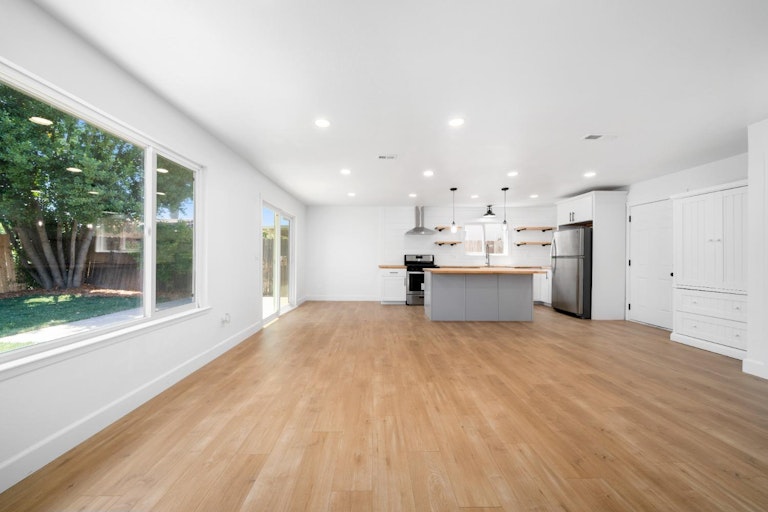 Photo 5 of 29 - 4208 Strathmore Way, North Highlands, CA 95660