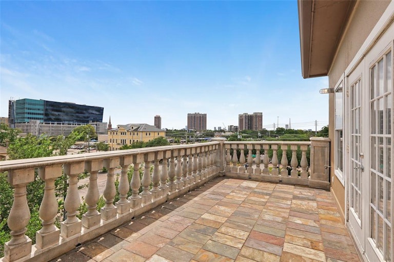 Photo 1 of 36 - 1213 Rosedale St, Houston, TX 77004