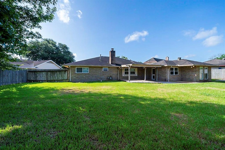 Photo 5 of 30 - 10215 Kirkaspen Dr, Houston, TX 77089