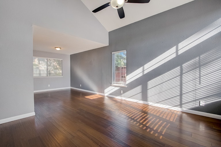 Photo 14 of 39 - 4025 Honey Rose Pl, Antelope, CA 95843