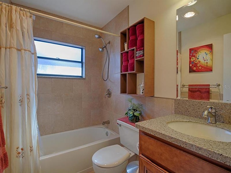 Photo 18 of 25 - 15926 Mystic Way, Tampa, FL 33624