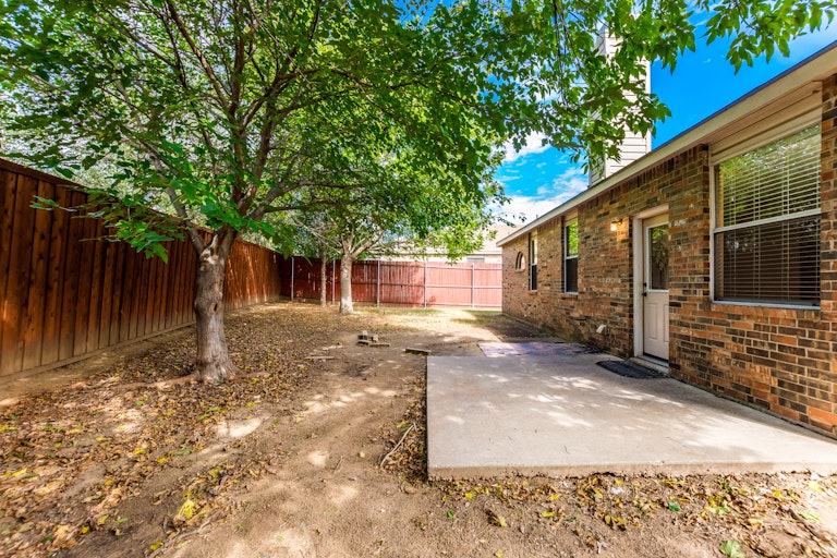 Photo 30 of 31 - 7900 Seven Oaks Ln, Denton, TX 76210