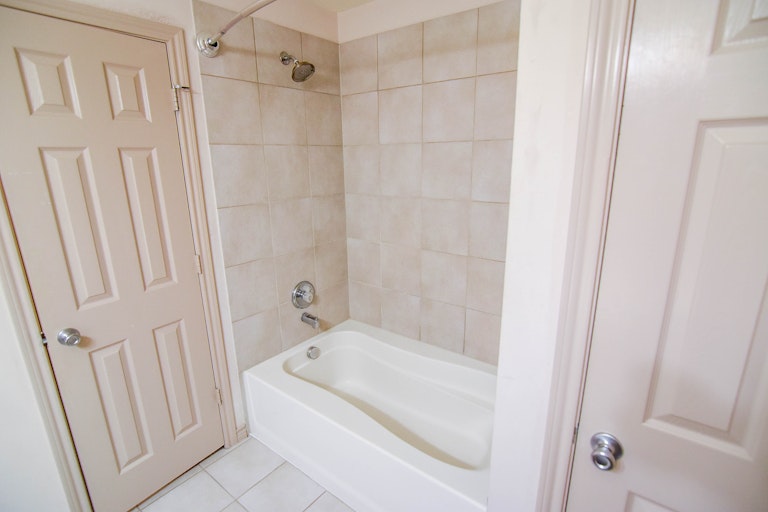 Photo 26 of 36 - 3954 Fernando Dr, Euless, TX 76040