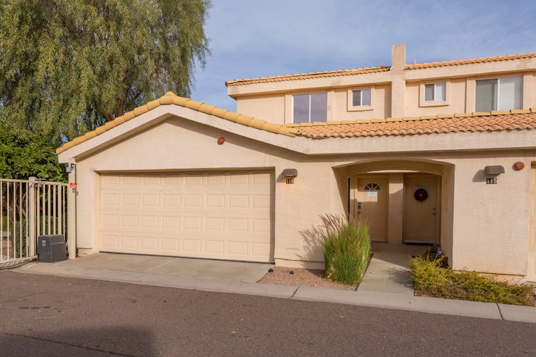 Photo 1 of 20 - 16015 N 30th St #116, Phoenix, AZ 85032