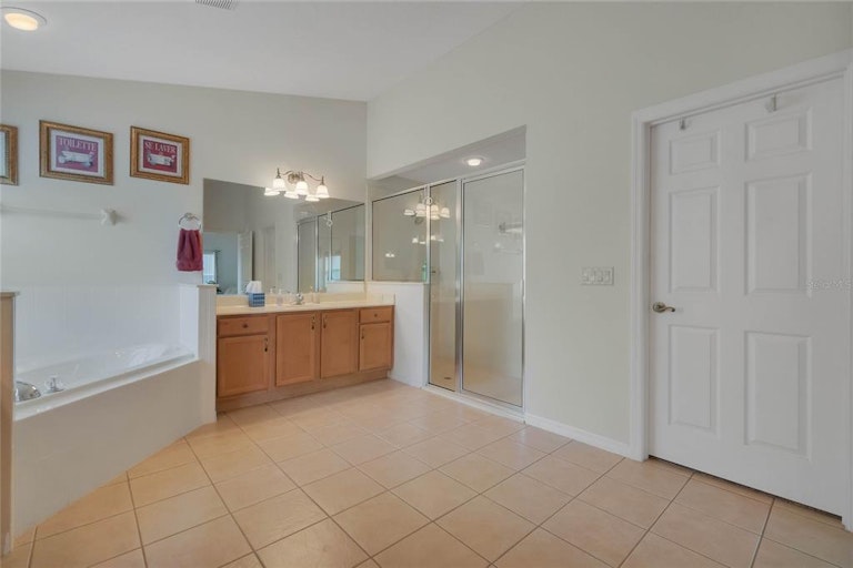 Photo 13 of 30 - 24642 Madewood Ave, Leesburg, FL 34748