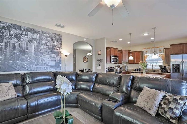 Photo 8 of 25 - 1132 Seminole Sky Dr, Ruskin, FL 33570