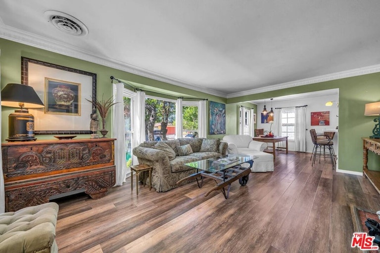 Photo 5 of 45 - 10643 Blix St, North Hollywood, CA 91602