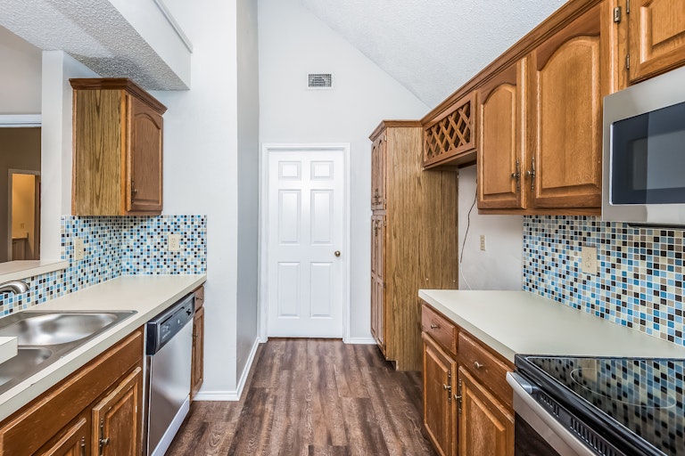 Photo 14 of 25 - 2253 Meadowstone Dr, Carrollton, TX 75006