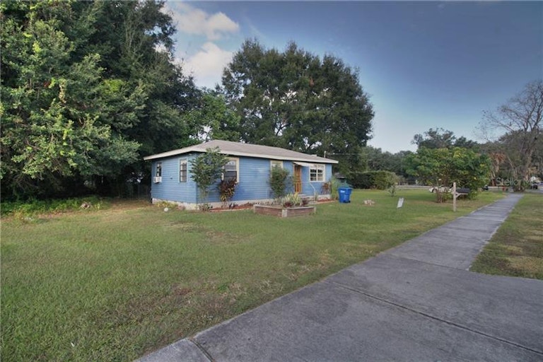 Photo 12 of 15 - 15 6th St SE, Fort Meade, FL 33841