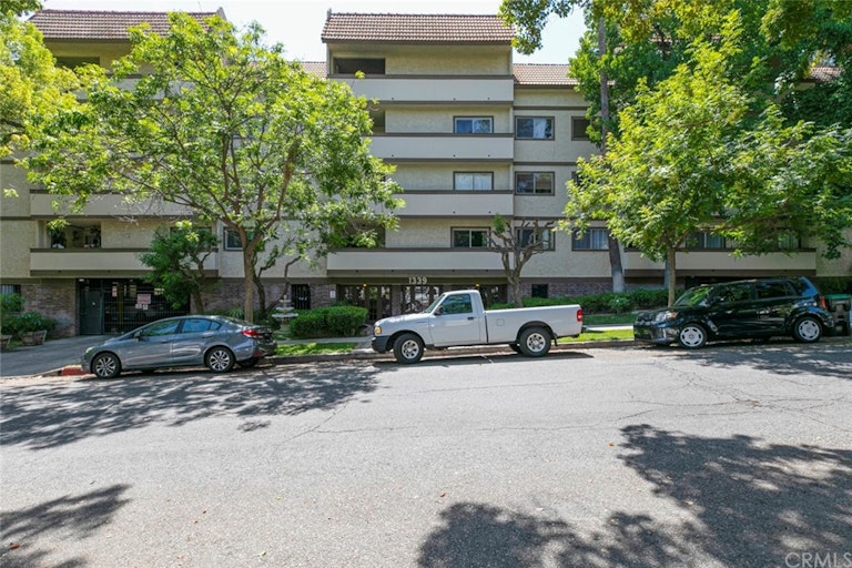 Photo 5 of 48 - 1339 N Columbus Ave, Glendale, CA 91202