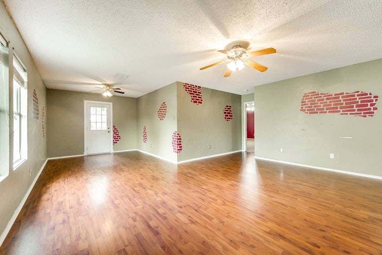 Photo 14 of 26 - 1105 Silent Star Ln, Denton, TX 76210